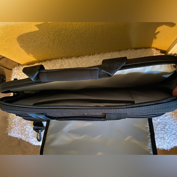 Case Logic computer Case - Picture 4 of 5